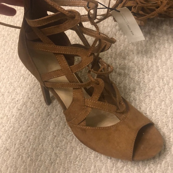 NWT suede heels - Picture 3 of 5